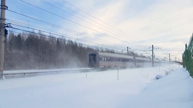 [RZD] EP20-005 with a «Nevskiy Express» train, Erzovka, 200 km/h смотреть онлайн