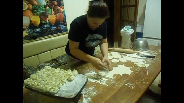 Готовим вкуснейшие манты для семьи смотреть онлайн