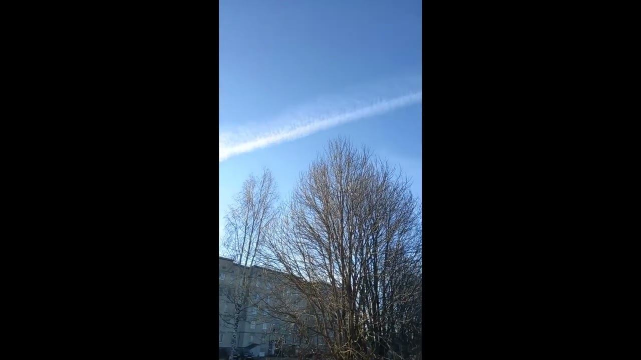 Самолётики летают, чем-то посыпают смотреть онлайн