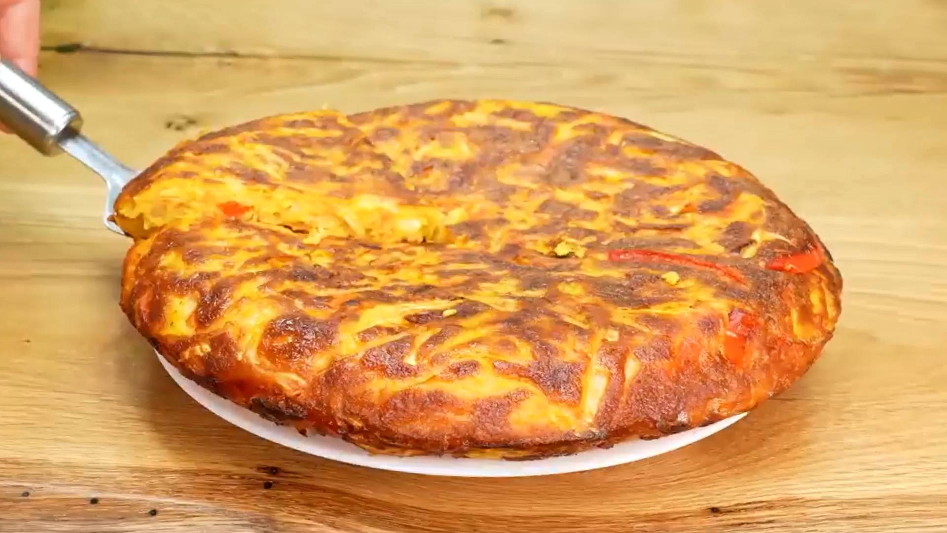 Пирог с капустой на сковородке смотреть онлайн