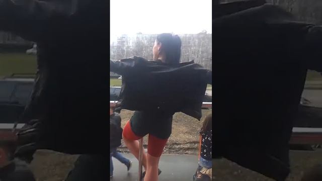 Девушка под кайфом в магазине смотреть онлайн