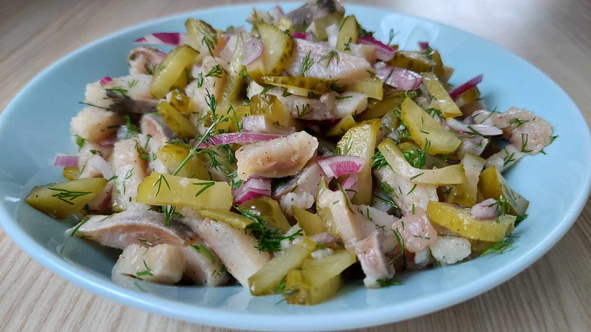 Салат-Закуска с селедкой и маринованными огурцами. Простая закуска за 5 минут на Новый 2025 Год. смотреть онлайн