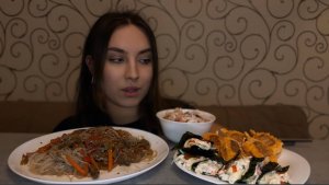 МУКБАНГ | ФУНЧОЗА С ГОВЯДИНОЙ, РЫБНЫЕ ЗАКУСКИ | без тем, просто ужин 😉