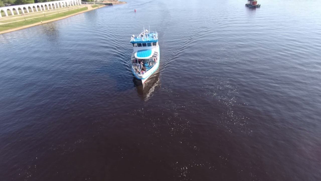 Великий Новгород. Пешеходный мост через реку Волхов смотреть онлайн