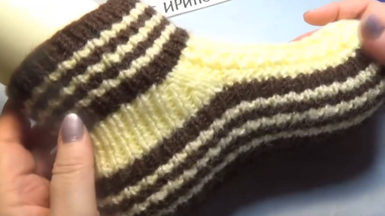 ТЕПЛЫЕ НОСКИ СПИЦАМИ смотреть онлайн