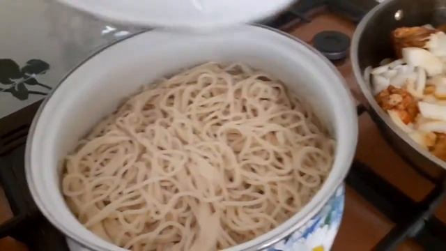 Провожаем наших❤дорогих в Финляндию.Марьям приготовила курицу,так любят наши детки 😋❤ смотреть онлайн