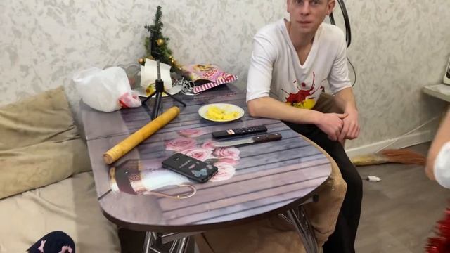 VLOG: Налепила нежнейшие вареники / Новый год в школе / Распаковка новогоднего подарка смотреть онлайн