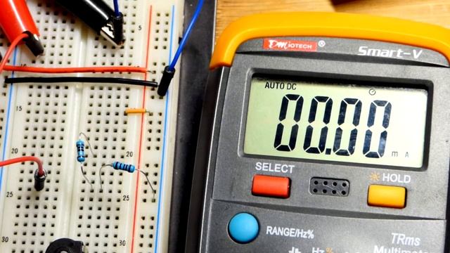 How hot a low value resistor gets while in series with high value resistor смотреть онлайн