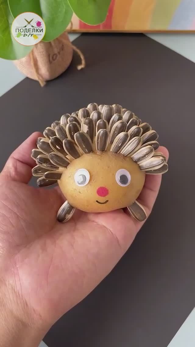 Ежик из семечек и картофеля смотреть онлайн