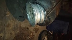 решил снять покрышку с колеса в домашних условиях вручную