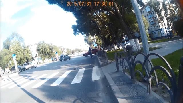 Велосипед. Как не нужно проезжать перекрестки на красный