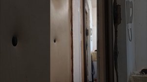 Как выровнять откосы дверного проёма с помощью уголков.Под оклейку обоями).03.03.24 г.