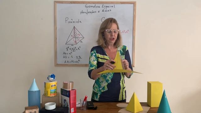 Aula 18 - Geometria Espacial: Planificações e Áreas смотреть онлайн