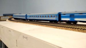 Элетровоз ЧС 2 с фирменным поездом Аврора 1\87 Н0