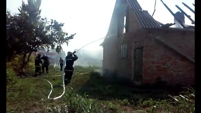 рятувальники ліквідували пожежу надвірної споруди в якій зберігалися сіно та солома смотреть онлайн