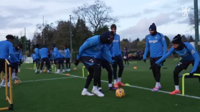 Испытание на командную работу с завязанными глазами! Веселая игра Энцо Марески в ФК «Челси» ⚽ смотреть онлайн