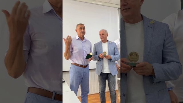 Вручення почесного знаку "За розвиток соціального партнерства" #черкаси #освіта #ЧДБК #ОлегКуклін смотреть онлайн