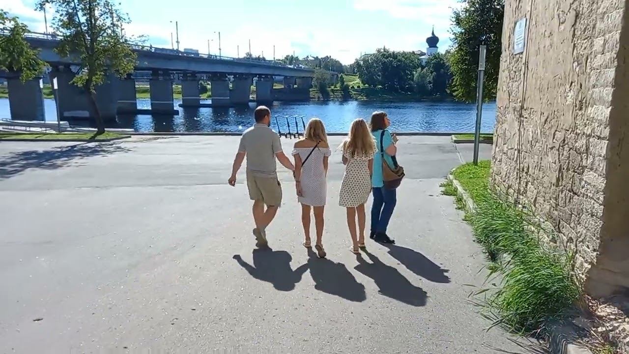 Псковский кремль. Выход на набережную реки Великой смотреть онлайн