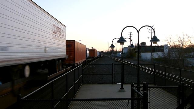 CSX Q036 has an AC60 leader in Union смотреть онлайн
