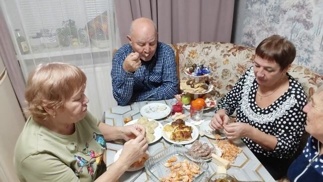 Я так рада моим гостям // разговоры за столом // танцы до упаду // неожиданная встреча// смотреть онлайн