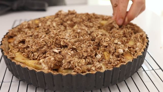 vegan salted caramel apple crumble tart | hot for food смотреть онлайн