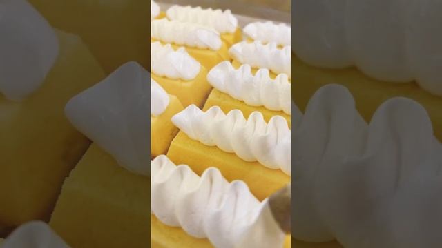 Frozen Brown Butter Lemon Meringue Bars! #dessert #lemon #meringue #brownbutter #pastry смотреть онлайн