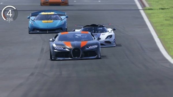 Bugatti Chiron Super Sport 300+ vs Koenigsegg Supercars - Spa