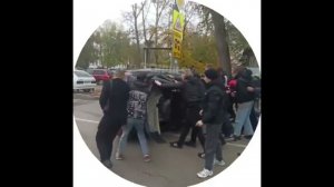 «Десятка«оказалась на крыше после столкновения с «четырнадцатой«возле ДКим.1 Мая на Нижней Террасе.