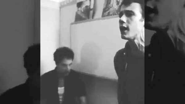 Немецкий рэп💙💙💙шикарно поёт на немецком...вот это голос...