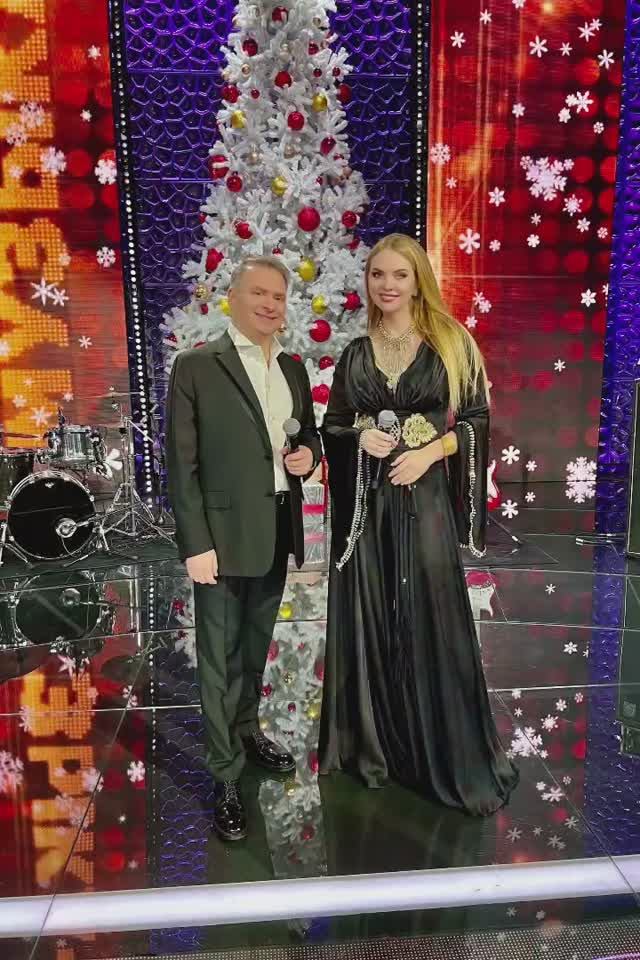 Новогодние съёмки в самом разгаре🎄Снова Белая зима на Звезде. Александр Добронравов и Варвара 🌟 смотреть онлайн