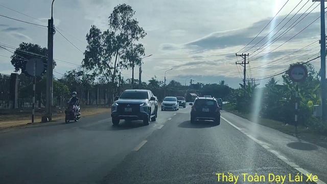 Vào đường Trong để Tránh Kẹt Xe Trên QL 20 Hướng Về Sài Gòn Khúc Định Quán Đồng Nai Nơi đá Ba Chồng