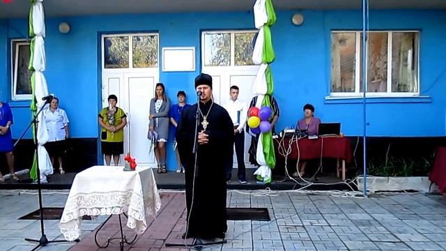 Отец Николай благословил учащихся и учителнй Краснолучской школы на начало нового учебного года смотреть онлайн