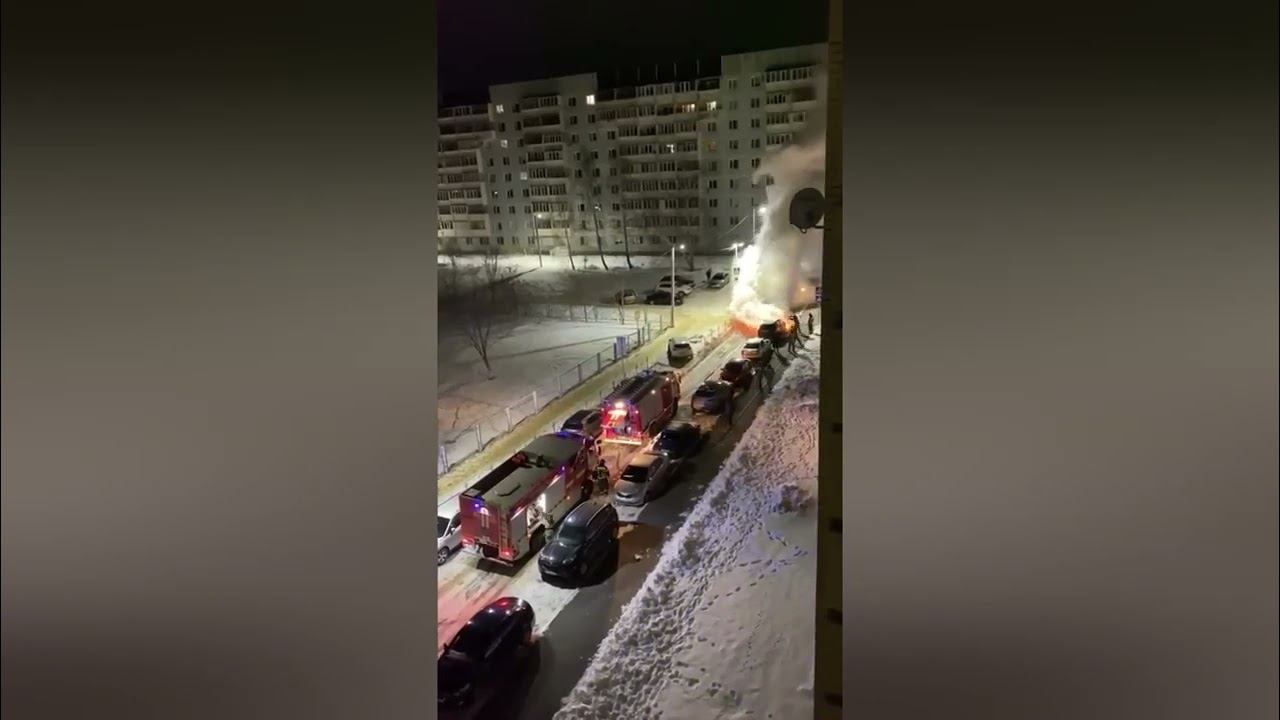 Ночью 14 декабря на улице Карбышева, 40 произошло возгорание кроссовера. Причина - поджог. смотреть онлайн