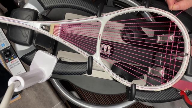 Stringing the Sp.In S2 squash racket. This is a crazy racket! смотреть онлайн