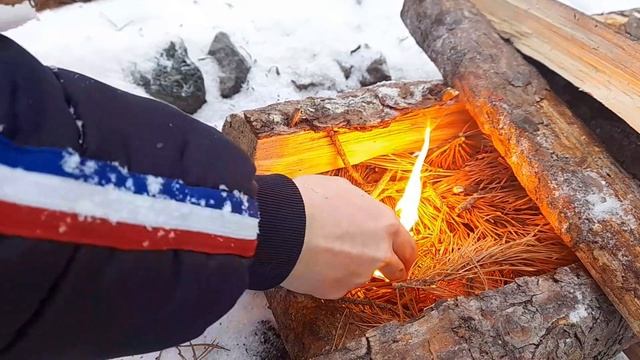 Поход к скамейке в лесу & много снега & курица с картофелем