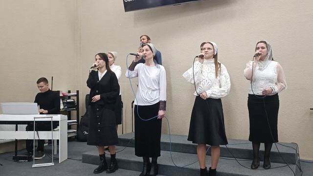 Хвали Творца лишь день начнется / Христианские песни смотреть онлайн