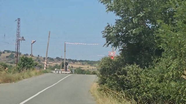 "Мы не пашем, не сеем, не строим - мы гордимся общественным строем " - гимн чиновников. смотреть онлайн