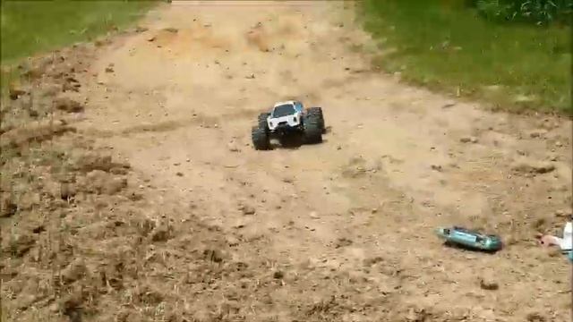 Team Associated RIVAL MT10 RTR on 3s Lipo , Proline Super Swamper TSL SX Tires, 25kg upgraded serv смотреть онлайн
