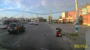 Пешеход попыталась перебежать дорогу перед потоком автомобилей на улице Деева.