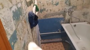Ремонт туалета и ванны в хрущевке. Панельный дом. Поклейка плитки настенной и половой. Плитка.