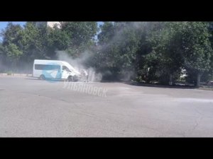 Маршрутка загорелась на остановке у УЛГТУИнформации о пострадавших нет.