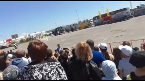 Во время шоу каскадёров трюкач сорвался с машины – его увезли на скорой