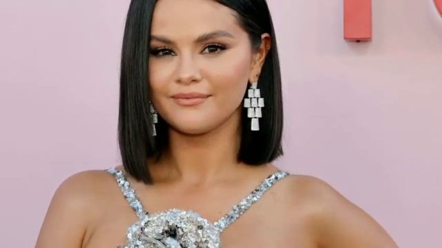 PLASTIC SURGERY! Selena Gomez was HEAVILY HUMILIATED but backed up by Her Lover Benny Blanco смотреть онлайн