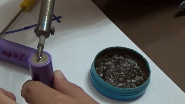 Cómo fabricar una batería de 12 Volts [2050mAh] (PARTE 1) смотреть онлайн