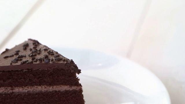 Carrot Cake vs. Chocolate Cake: Healthy Eating Advice | Herbalife Nutrition смотреть онлайн