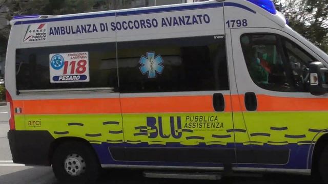Ambulanza Blu Pubblica Assistenza in Emergenza / Italian Ambulance in Emergency смотреть онлайн