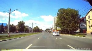 Водятел чуть не спровоцировал ДТП, выехав на соседнюю полосу на Нариманова