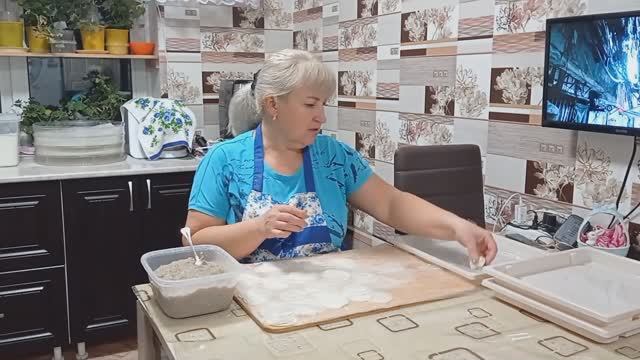 Выходные пролетели. 🤣Цветы чахнут. Купила нужную вещь для заморозки. смотреть онлайн