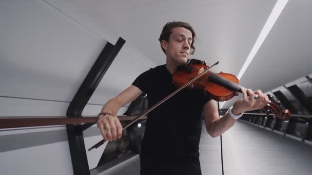 Joel Grainder - Скрипка, битбокс и луп-станция We Don't Talk Anymore смотреть онлайн