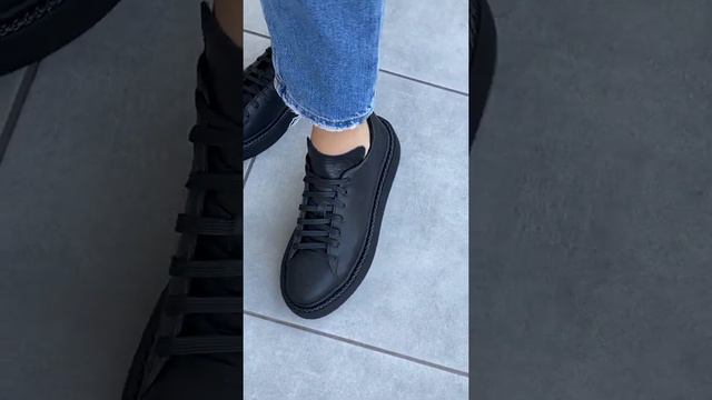 Кеды женские черные кожаные с вставкой кожи питон (4302). Цена: 72 $. смотреть онлайн
